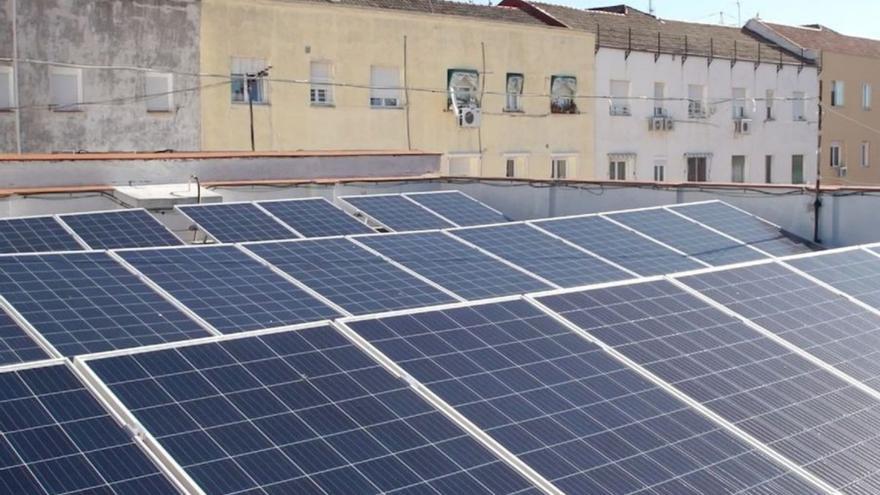 La Felguera se enchufa a los paneles: una &quot;comunidad solar&quot; suministrará energía a 120 familias langreanas