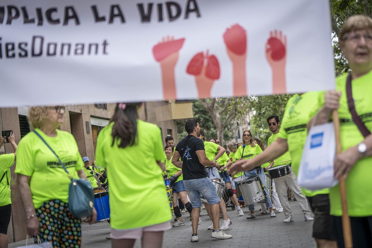 Unas 200 personas trasplantadas marchan en Barcelona en agradecimiento a los donantes de órganos
