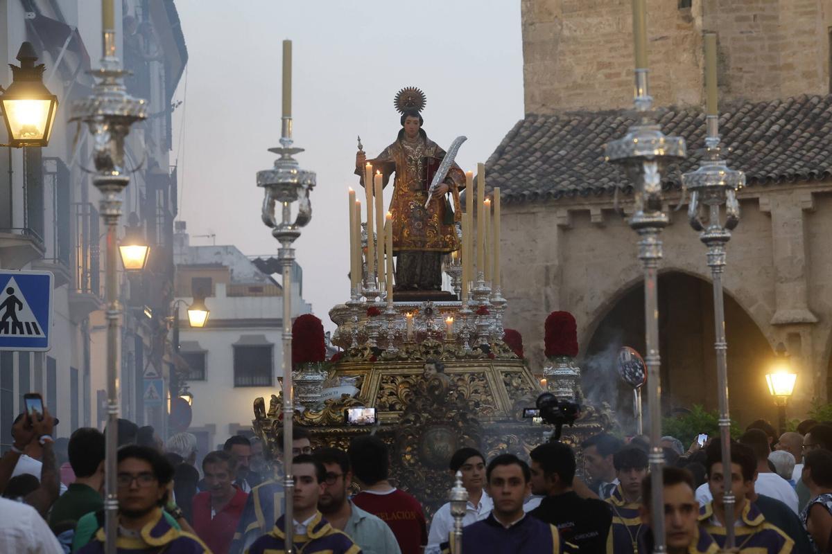 San Lorenzo Mártir recorre las calles de Córdoba en su tradicional procesión de agosto San Lorenzo Mártir recorre las calles de Córdoba en su tradicional procesión de agosto