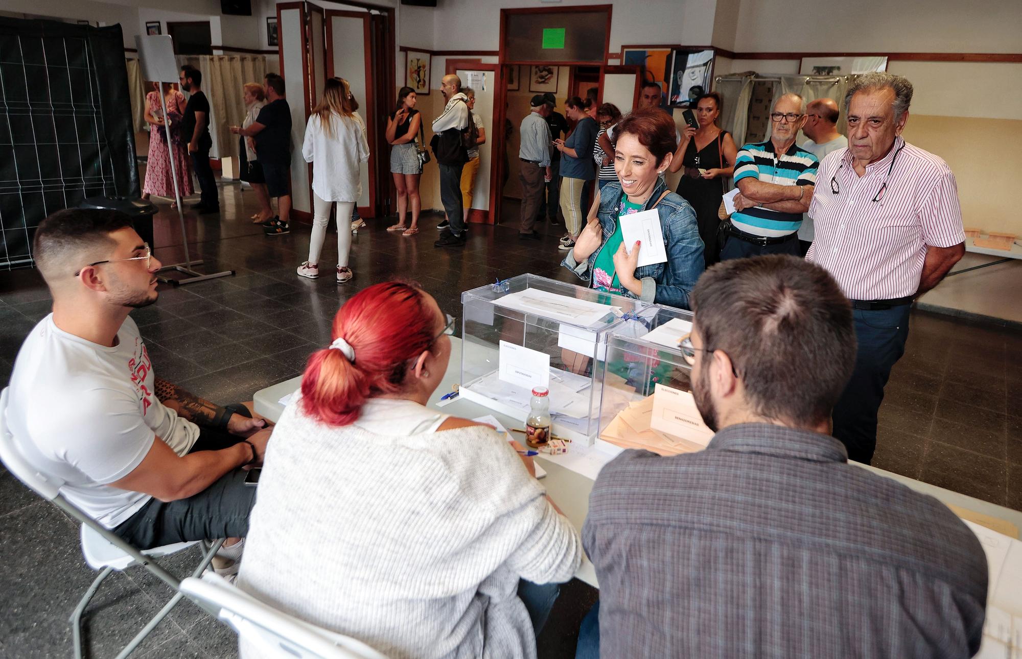 Ambiente de las jornada de elecciones generales del 23J en Tenerife