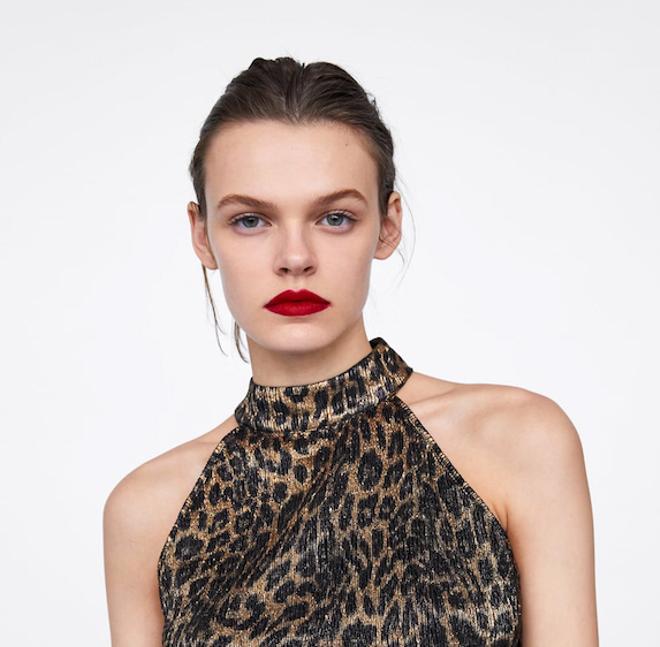 Modelo de Zara con labios rojos
