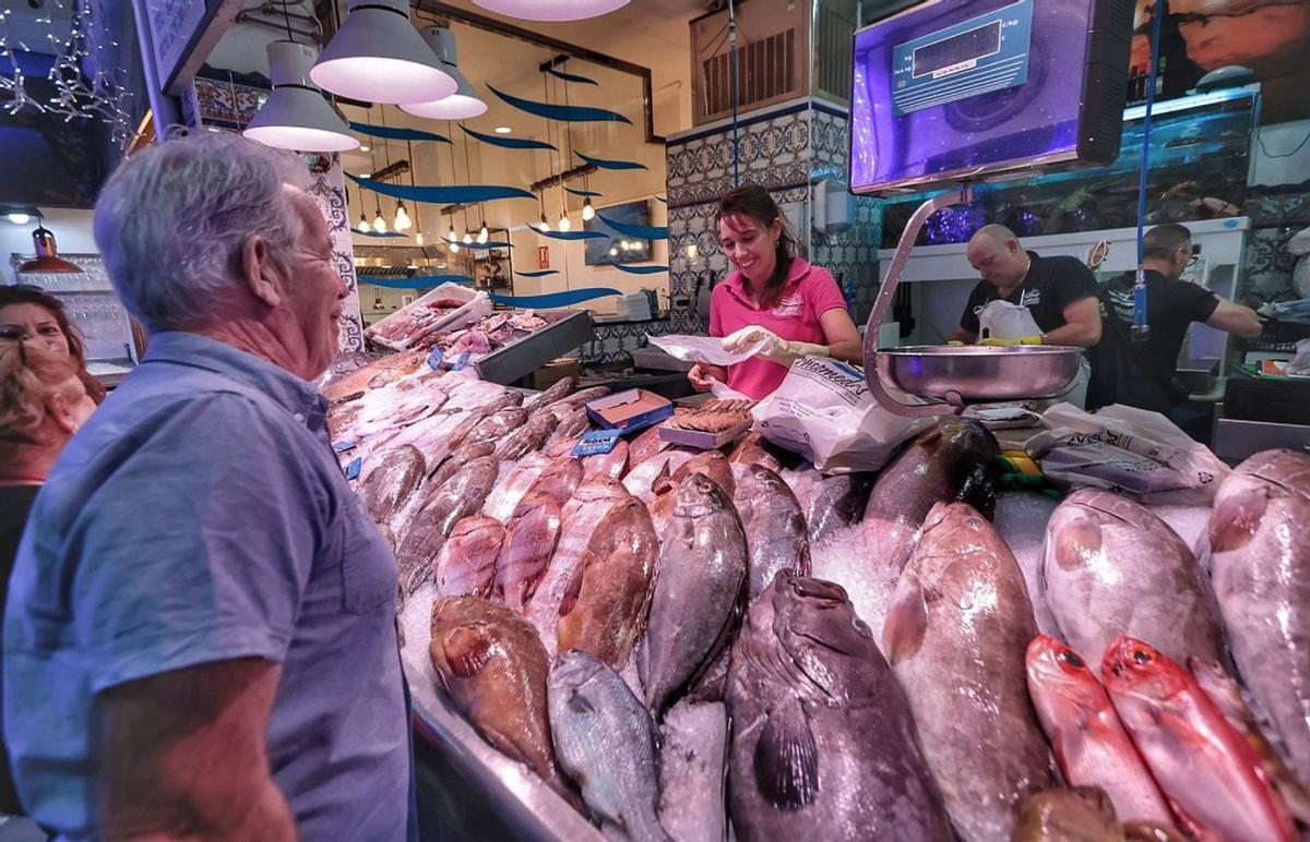 imagen de archivo de un puesto de pescado del mercado Nuestra Señora de África de Santa Cruz de Tenerife. | | M.P.