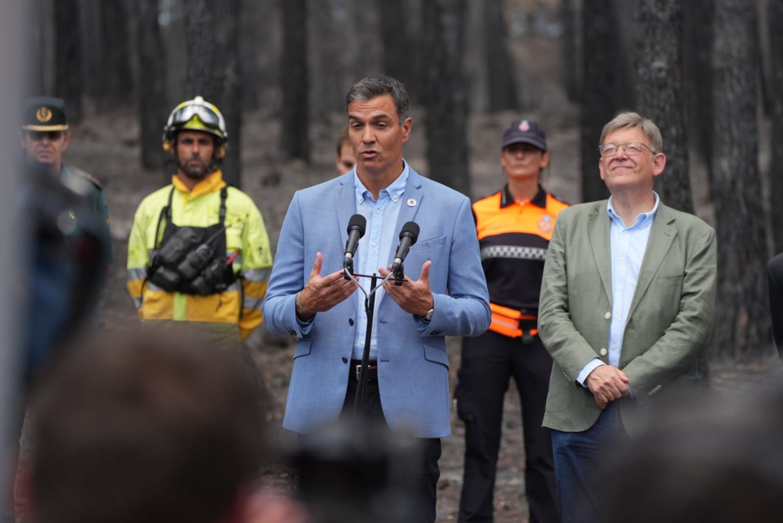 Las imágenes de la visita de Pedro Sánchez a la zona del incendio de Bejís