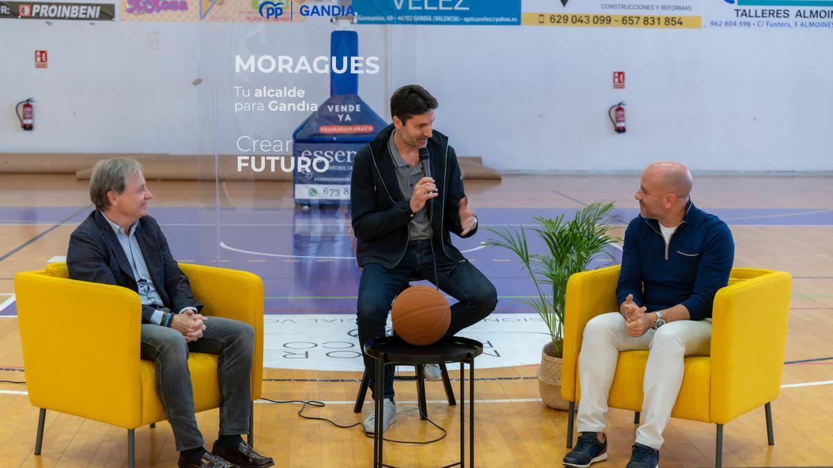 Juan Carlos Moragues, Ximo Mas y Víctor Rubio, en la presentación de este último.