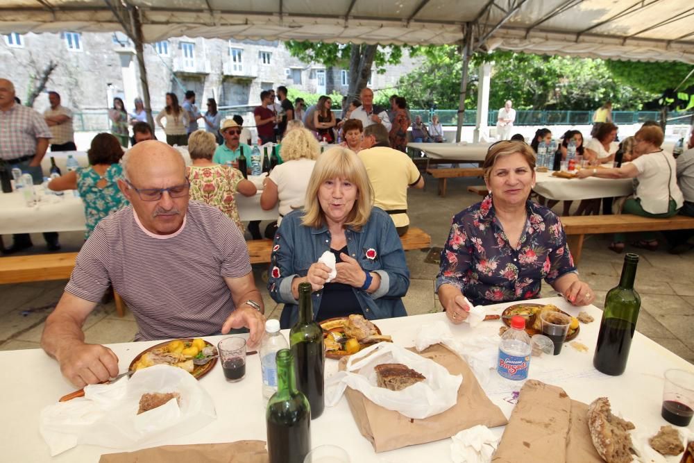 La XVIII edición de la fiesta gastronómica coincide con la celebración del Concurso-Exposición de Espantallos na Ruta do Río Barbeira.