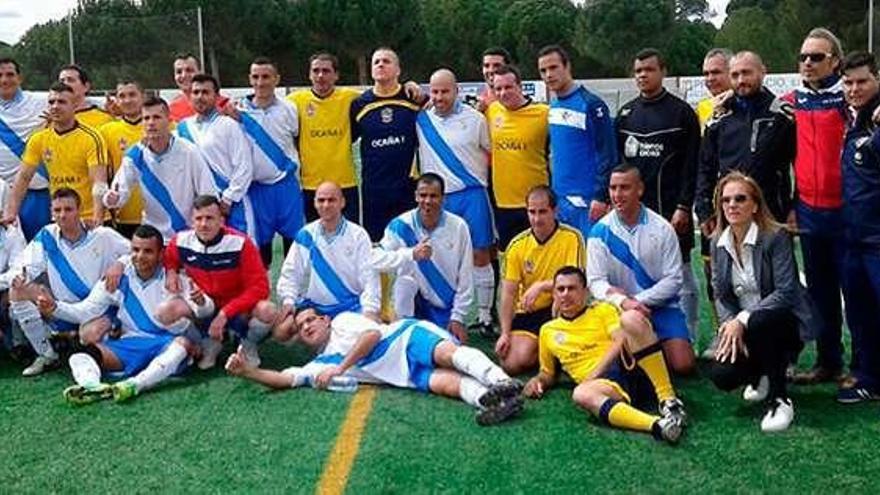 Equipos de fútbol de A Lama y Ocaña I tras su partido. // RFEF