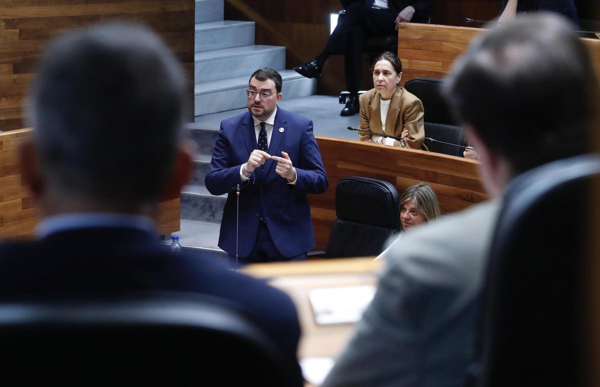 Adrián Barbón, durante el pleno.