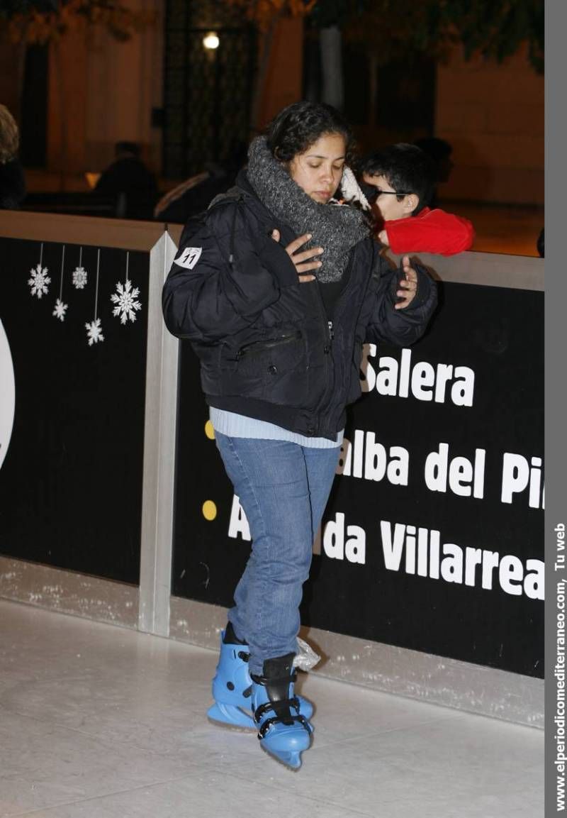 GALERÍA DE FOTOS -- Diversión sin límite en la pista de hielo ecológica