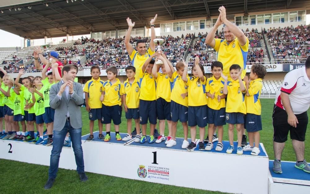 Clausura de la liga local de fútbol base de Cartag