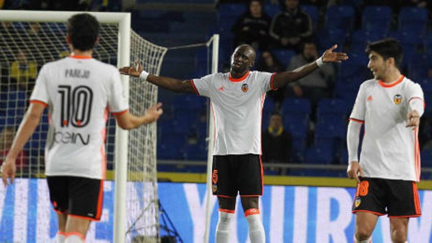 El Valencia flaquea en la defensa de córneres