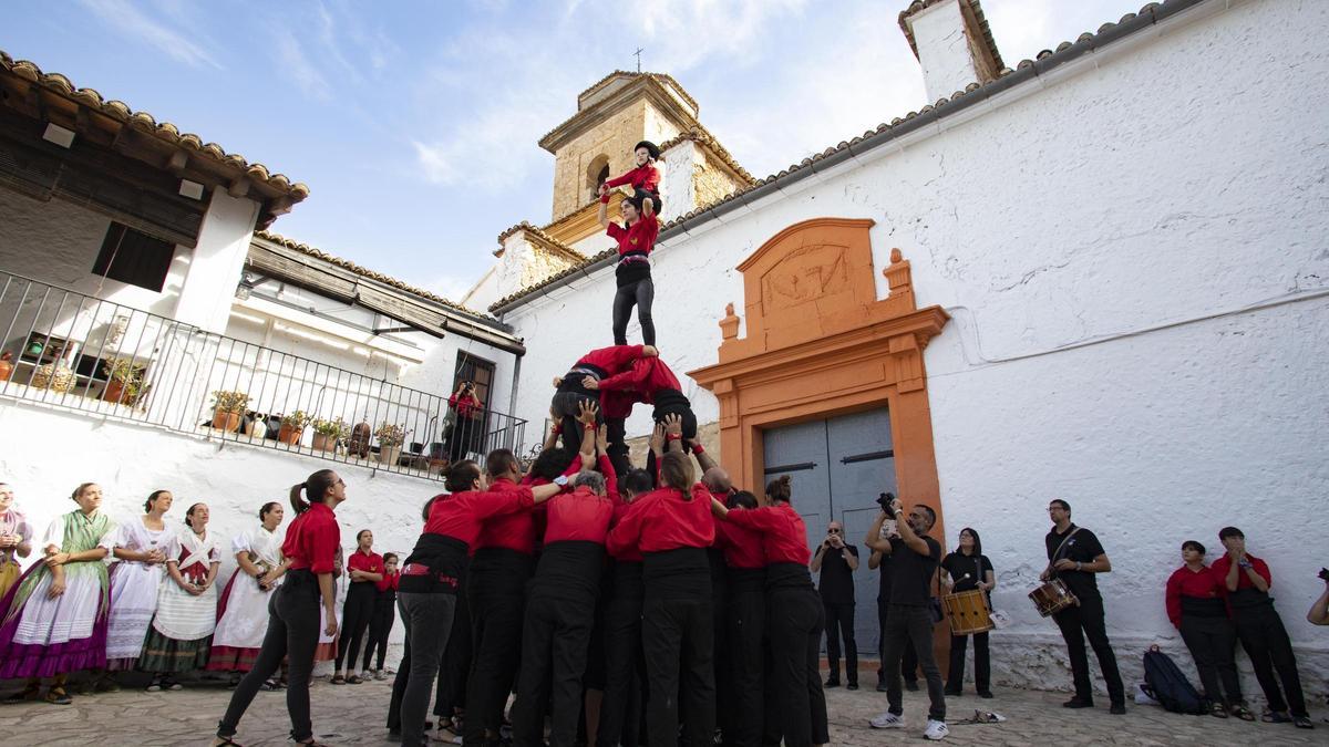 Imagen de archivo de una figura escenificada por la Muixeranga de Xàtiva durante una acto festivo.