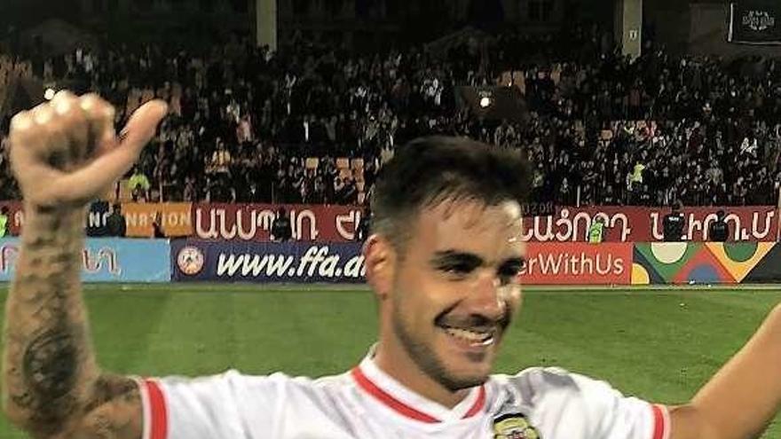 Chipolina, autor del gol, celebra la victoria de Gibraltar.