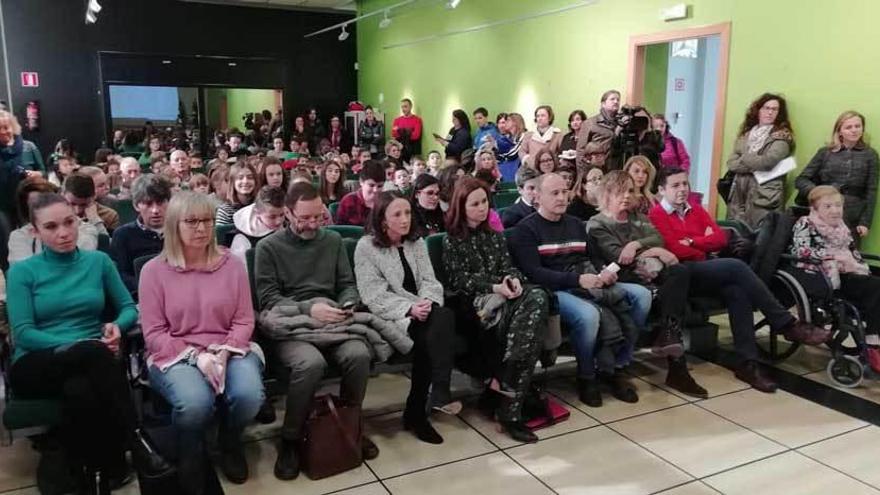 Niños y autoridades, ayer en el Pleno infantil con motivo del Día Universal del Niño.