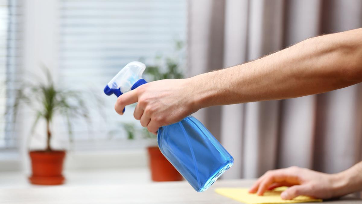 Productos efectivos para limpiar tus mamparas de ducha - Tienda de Mamparas  de Baño