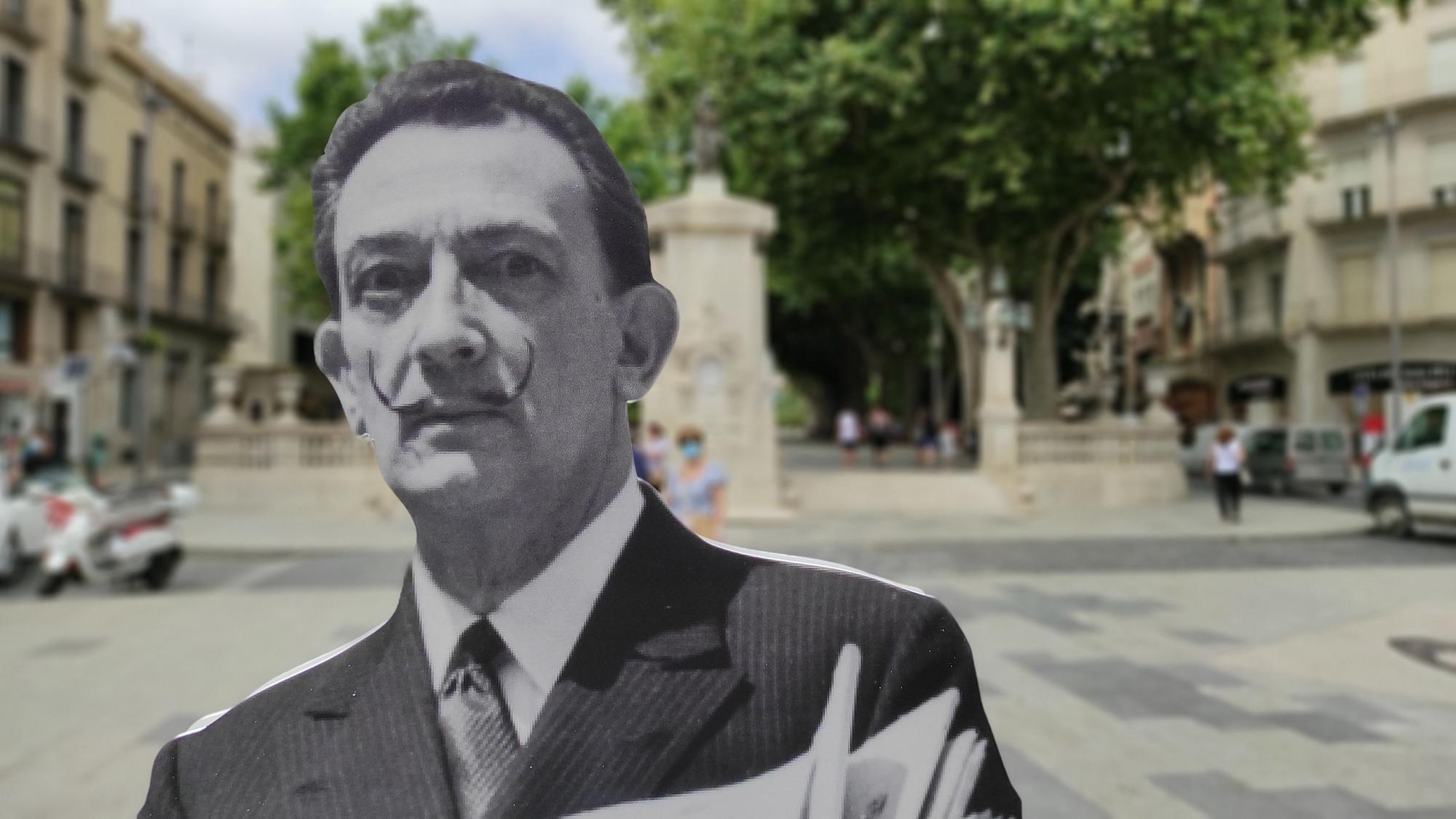 Dalí invaeix la ciutat de Figueres en una campanya promocional