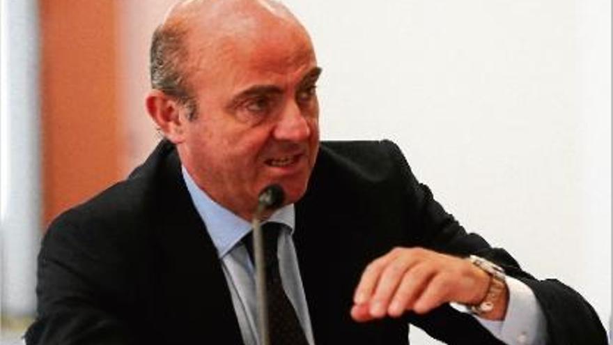 Luis de Guindos es va mostrar molt més optimista respecte al dèficit espanyol que la Comissió Europea.