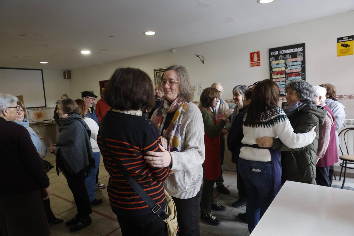 El acto de despedida del Albergue Covadonga de Gijón a las Hermanas Terciarias Capuchinas, en imágenes