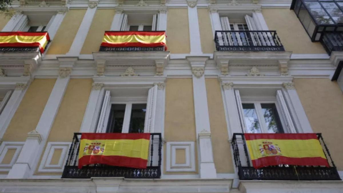 Balcones con las banderas de España