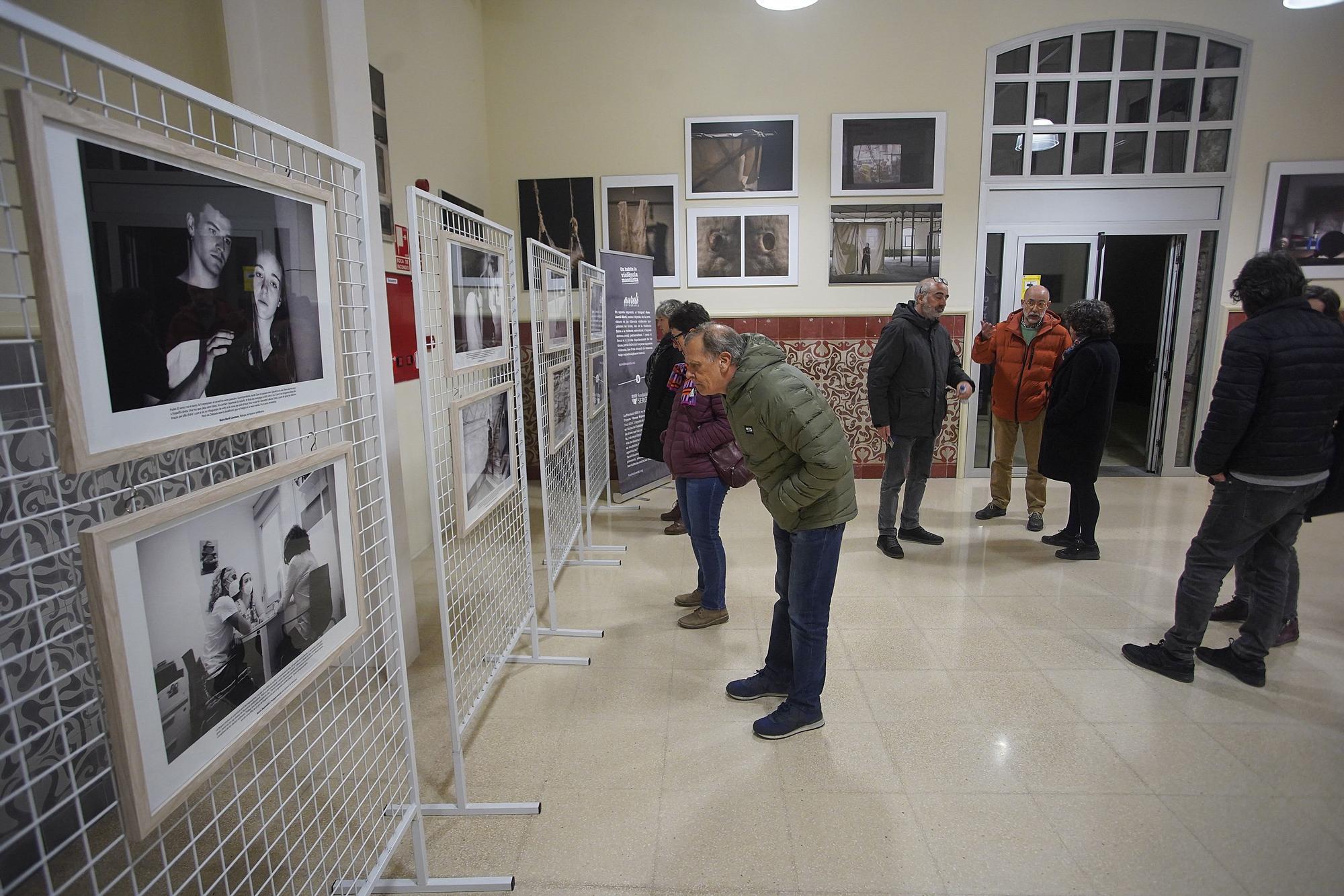 Salt inaugura una exposició contra la violència masclista