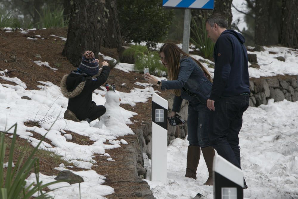 Miles de grancanarios suben a la Cumbre