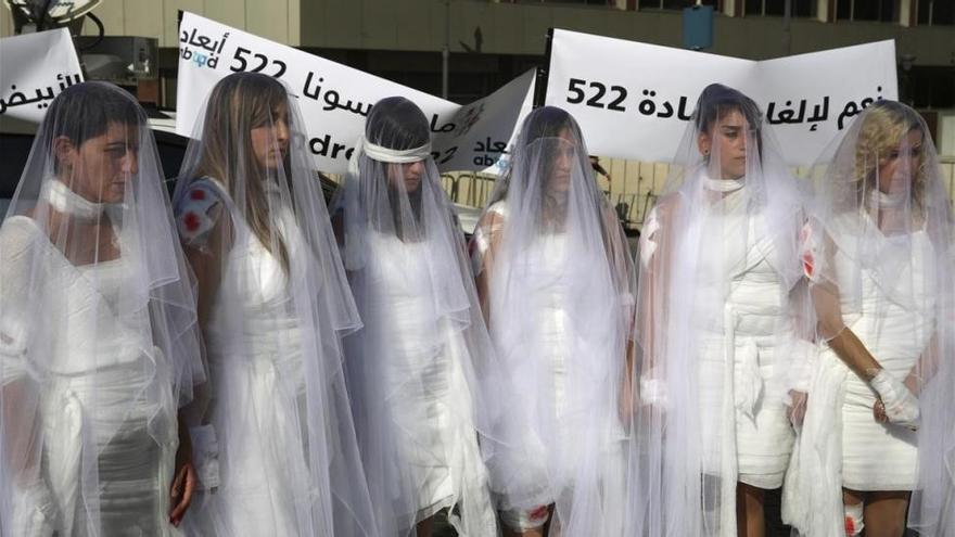 Líbano deroga la ley que permitía a los violadores casarse con sus víctimas