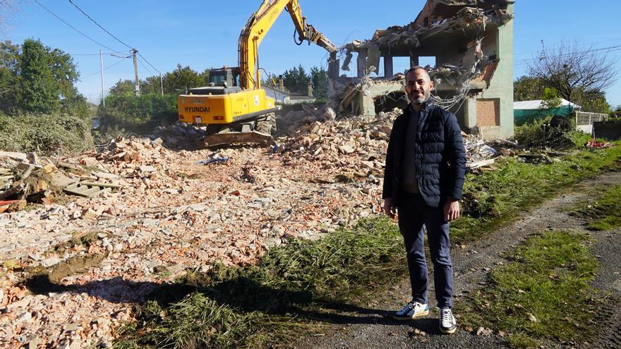 Paredes se despide de sus antiguas escuelas: comienzan las obras de demolición