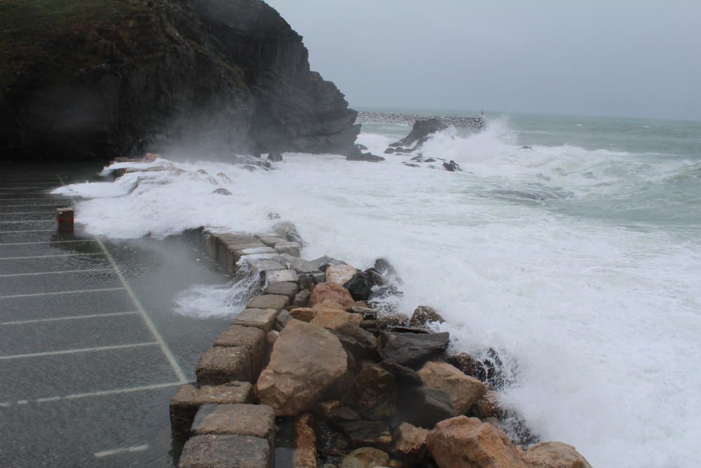 El temporal castiga la costa empordanesa