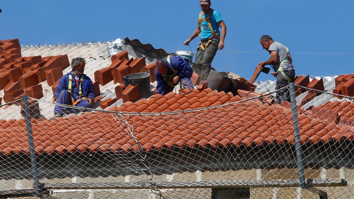 La empresa constructora calcula que las obras terminarán en un mes  medio aproximadamente.