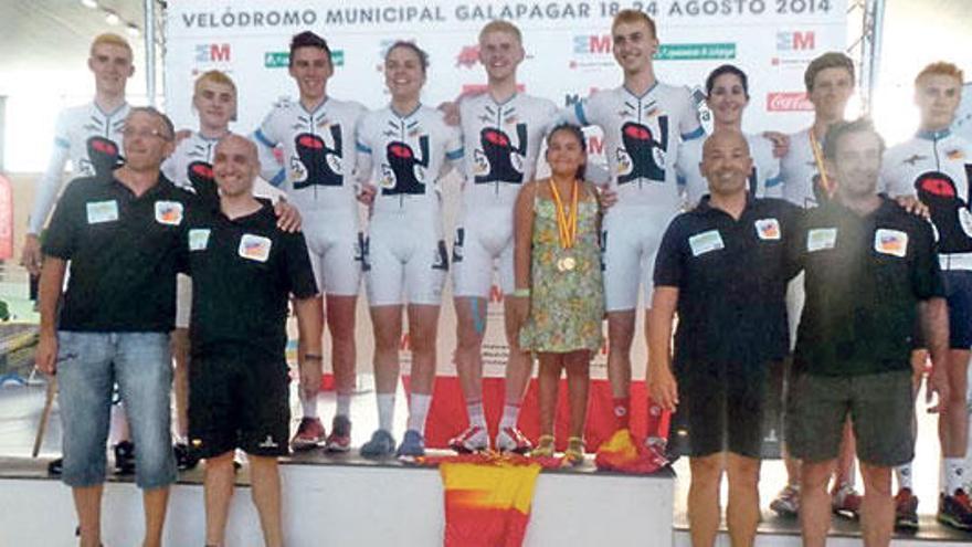 Corredores y técnicos de la selección balear junior, que sumaron diez medallas en Galapagar.