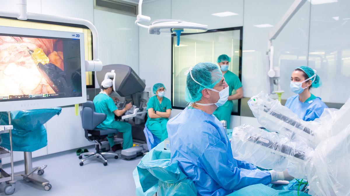 Equipo de Cirugia Robótica de Clínica Rotger