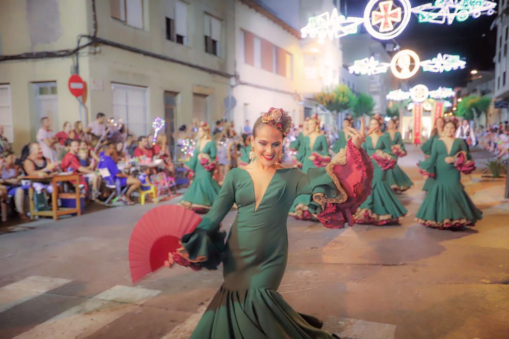 La Entrada Cristiana culmina una espectacular trilogía festera en Almoradí