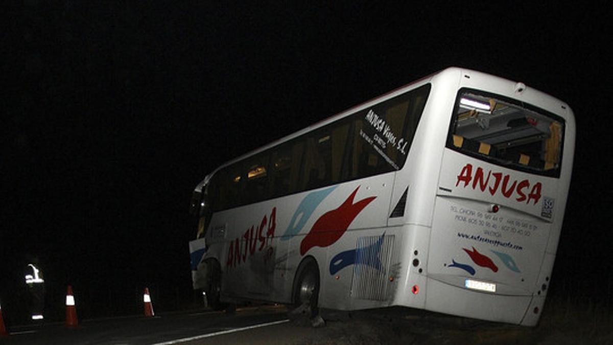 UN MUERTO Y UN HERIDO TRAS CHOCAR UN TURISMO Y UN AUTOBÚS EN SORIA