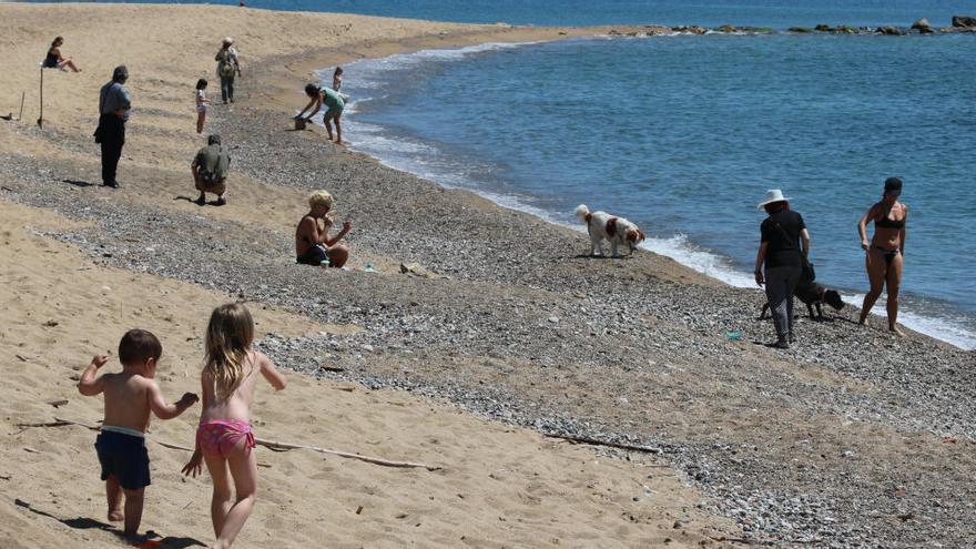 Banyistes a les platges de Barcelona, avui