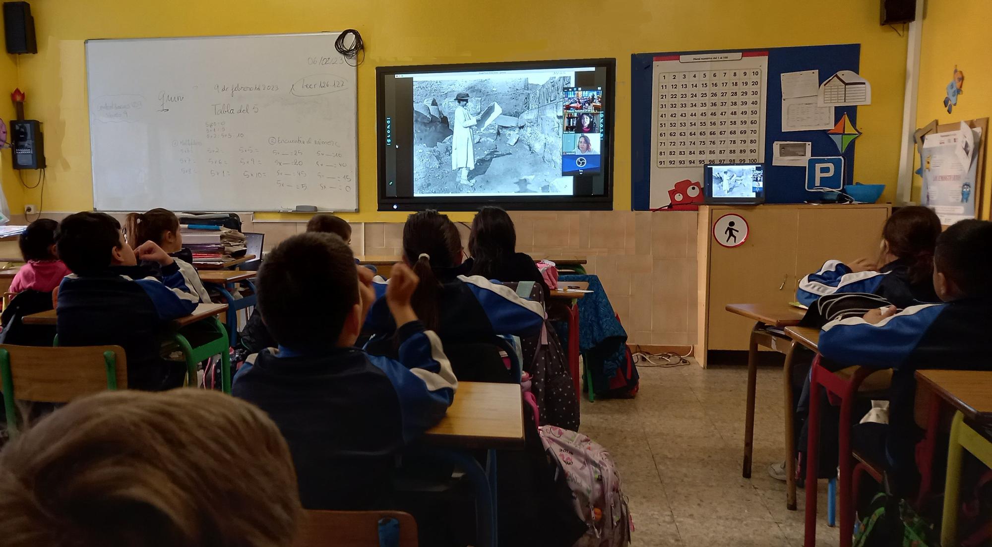 11 F: "A ciencia si é cousa de mulleres"