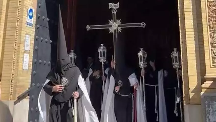 Vídeo | Se abren las puertas del templo de Nervión, la Sed está en la calle