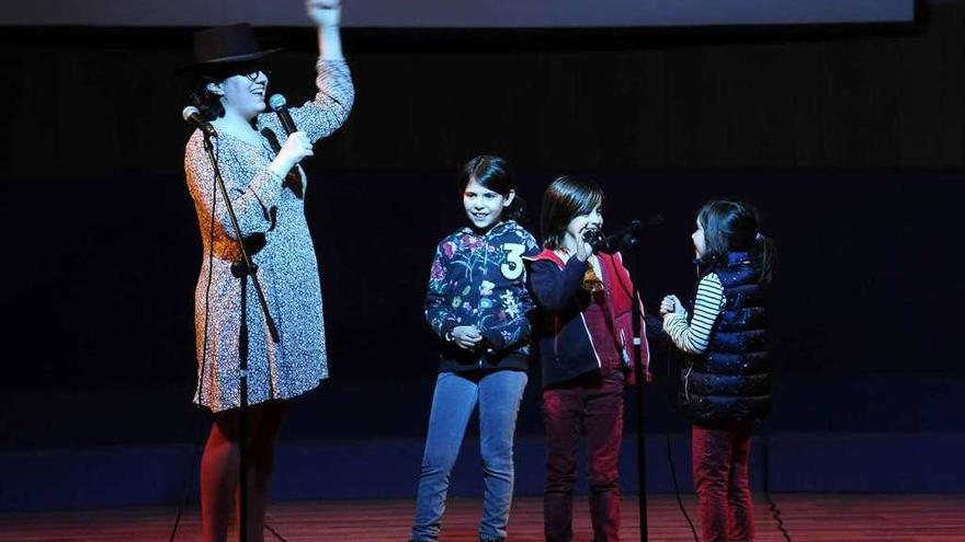 Unha das actuacións que tivo lugar onte no auditorio de Vila de Cruces. // Bernabé/Javier Lalín