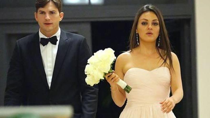 Ashton Kutcher  y Mila Kunis se dan el «sí quiero»