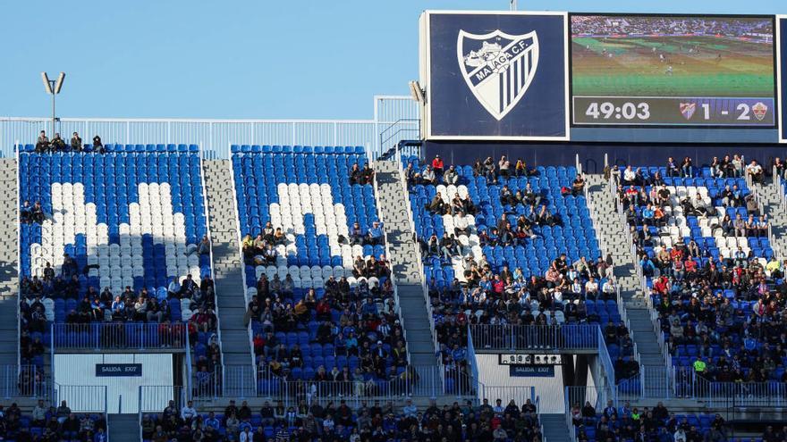 Así lucía parte de la grada de La Rosaleda ante el Elche.