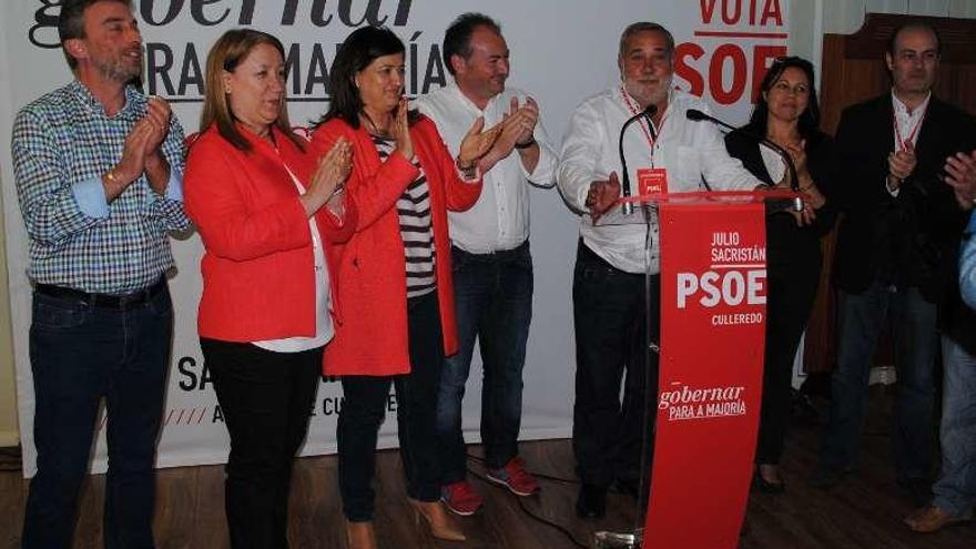 El PSOE de Culleredo, ayer, tras conocer su victoria en las urnas.