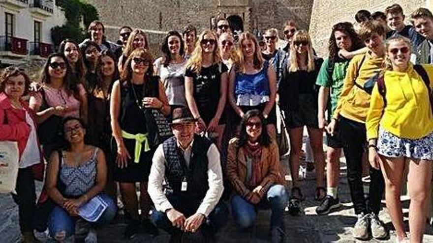 Estudiantes alemanes de &#039;tour&#039; por Ibiza