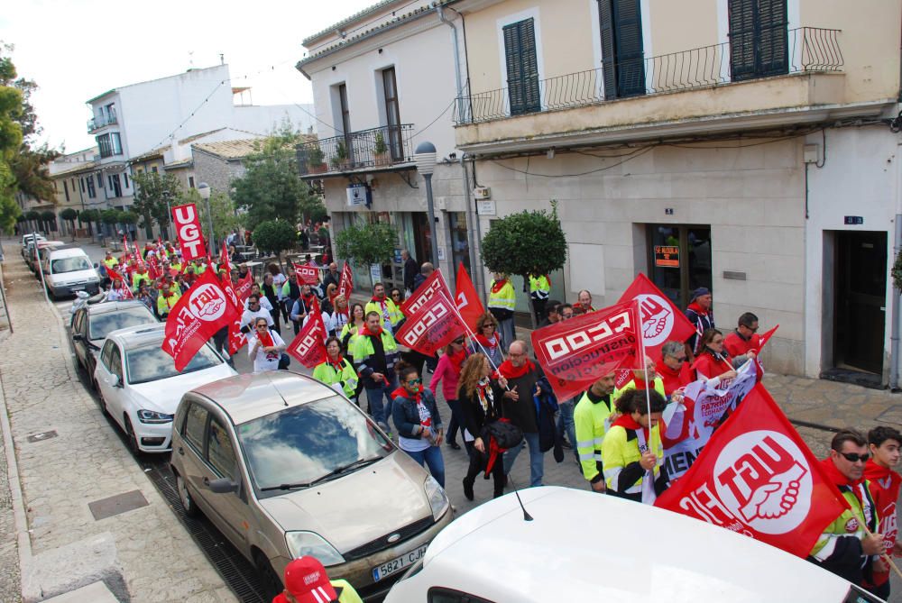 Cerca de 500 personas participan en Lloseta en la marcha contra el cierre de Cemex