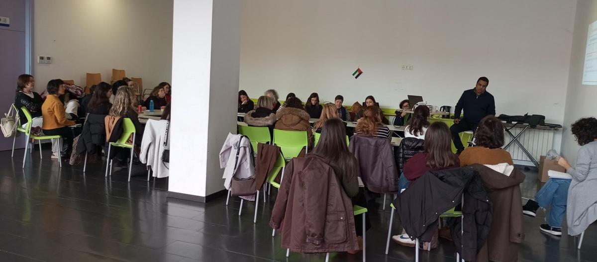 Un momento de la formación con todos los participantes.