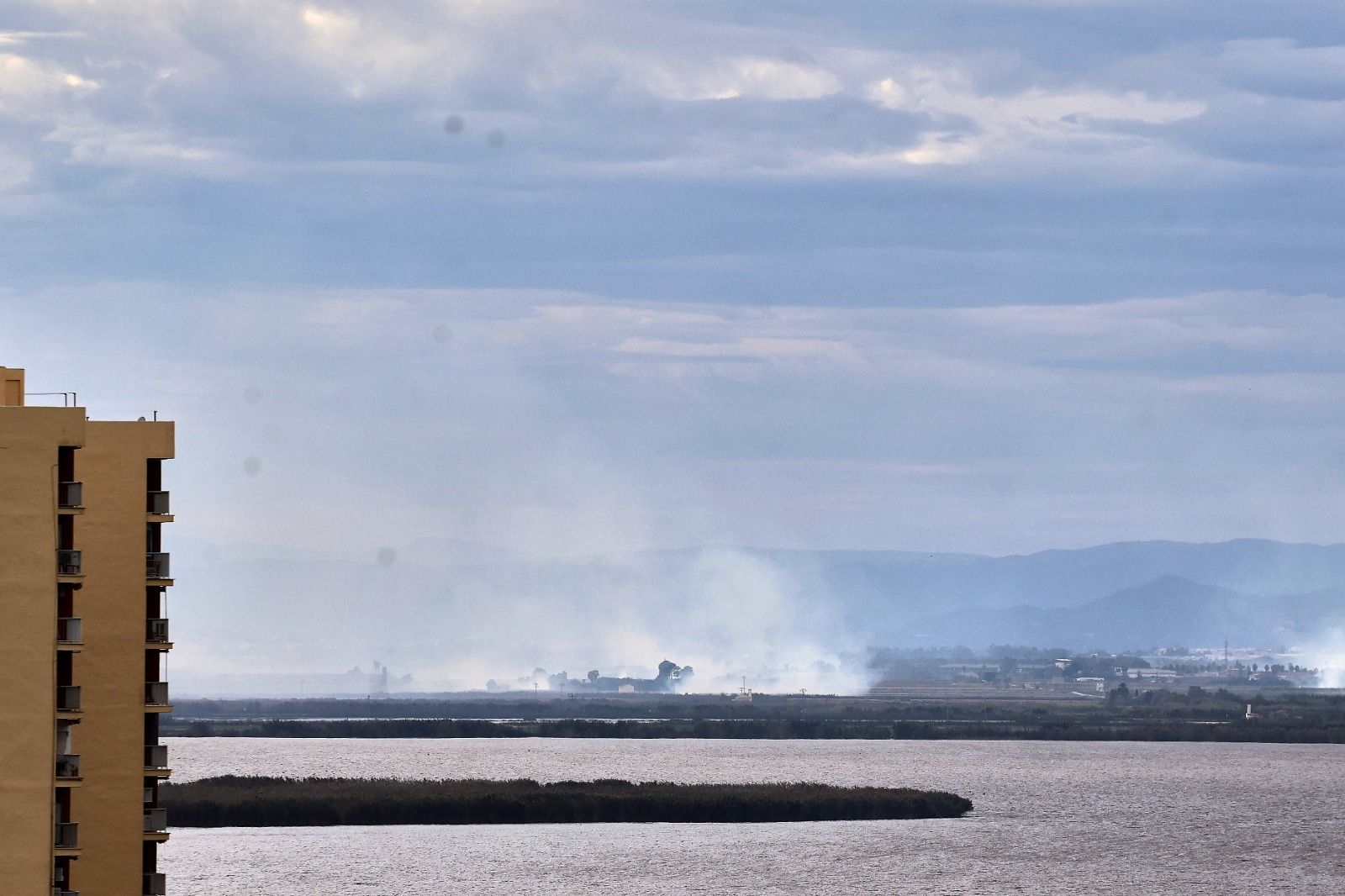 La quema de la paja de los arrozales, en imágenes