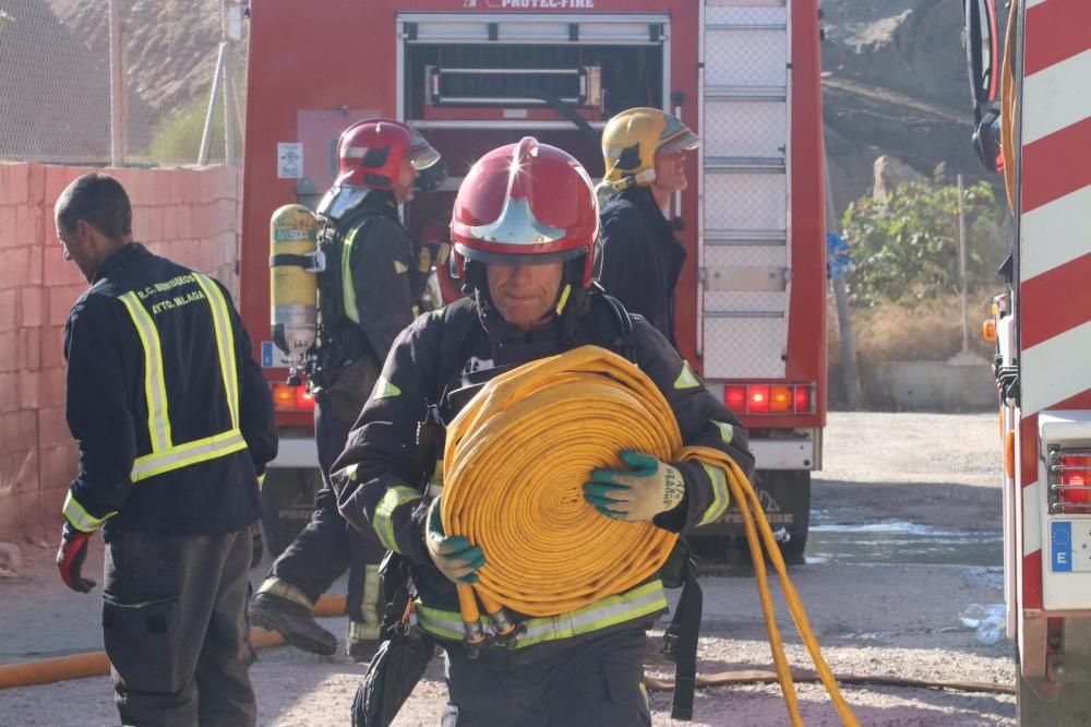 Incendio en un desguace del polígono Guadalhorce