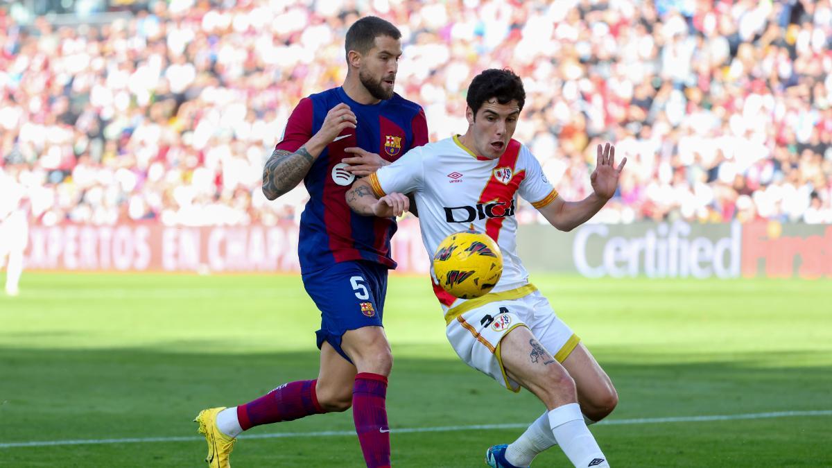 Iñigo Martínez durante el partido contra el Rayo Vallecano