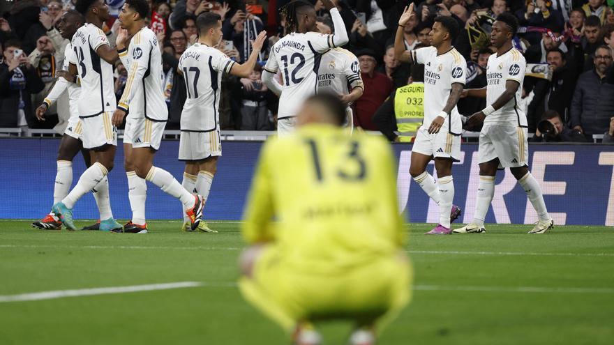El Madrid s’escapa a cinc punts en la segona derrota de la temporada