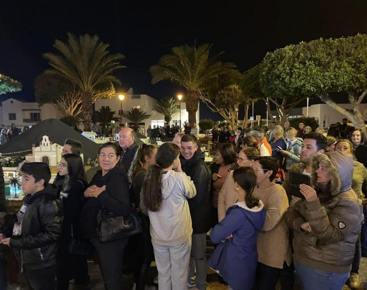 Público en la presentación del nacimiento de Tías. | | LP/DLP