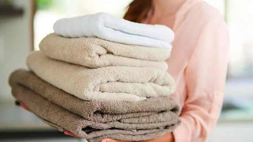 Si lavas las toallas a 30 o 40 grados te equivocas: esta es la temperatura a la que debes poner la lavadora