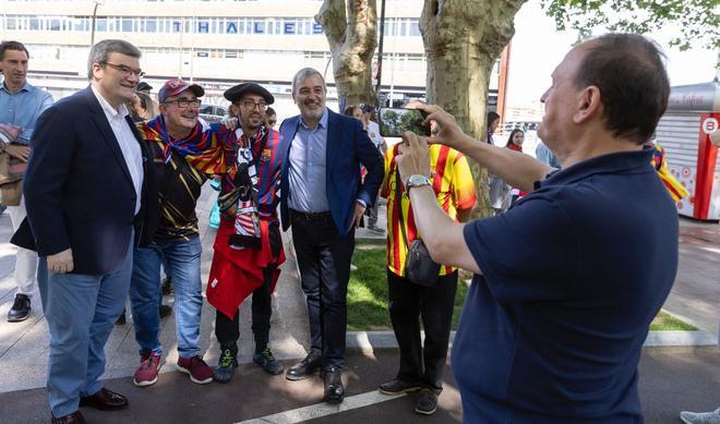 ¡Locura en Bilbao! Miles de aficionados y ambientazo en la fan zone del Barça