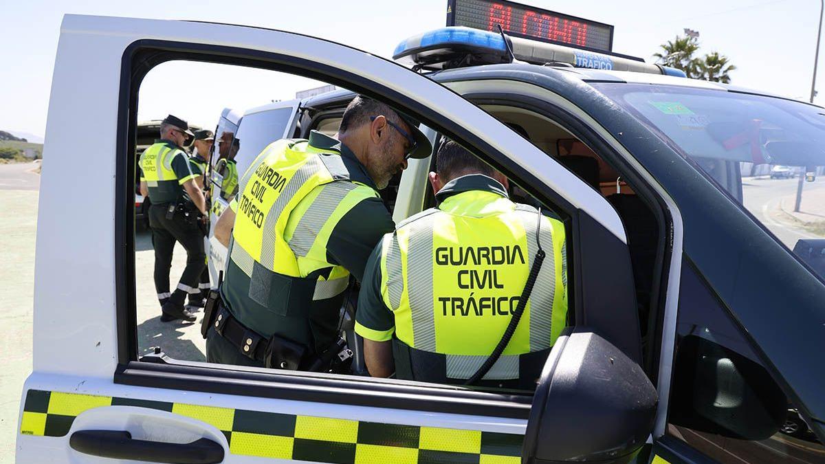 Un control de alcoholemia de la Guardia Civil de Córdoba.